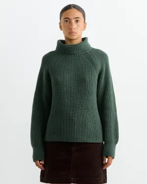 Chelsea Turtleneck in Hunter Green